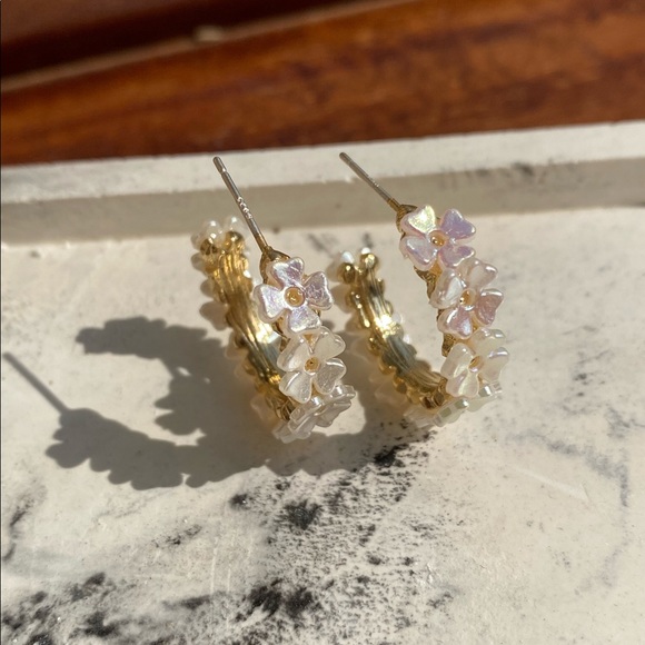 Nymeria petal earrings - Picture 2 of 4
